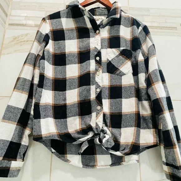 Harper Size medium Buffalo Plaid Button Up Tie Front Chest Pocket Flannel Shirt - Picture 3 of 8